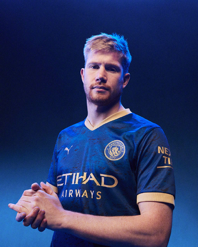 日职联半场：莱奥建功，知念庆破门被吹，鹿岛1-0横滨水手（半场战报：莱奥先拔头筹，知念庆进球被判无效，鹿岛暂1-0领先横滨水手）