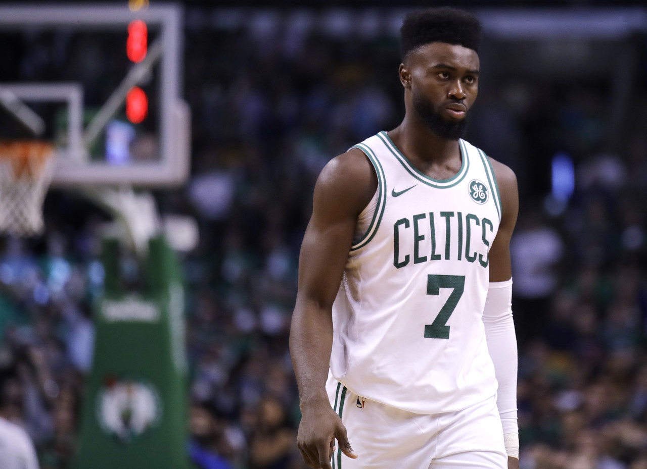 林诗栋刁钻进攻线路对决卡尔伯格顽强防守（林诗栋犀利变线进攻对抗卡尔伯格铁壁防守）