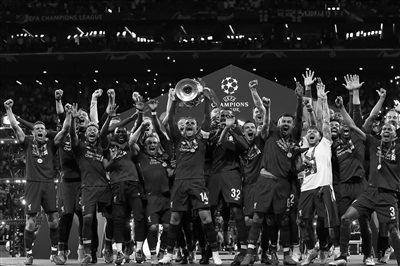 巅峰对决！海外情报：巴黎圣日尔曼1-3弗拉门戈（海外快讯：弗拉门戈3-1击败巴黎圣日尔曼，巅峰之战落幕）