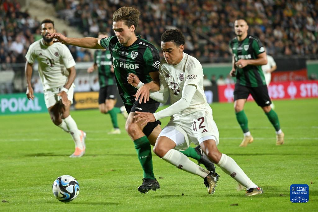 皇马右后卫告急！哈维·阿隆索面临五大选择，巴尔韦德成最佳替身（皇马右后卫告急：哈维·阿隆索权衡五种方案，巴尔韦德被视为最佳替代者）