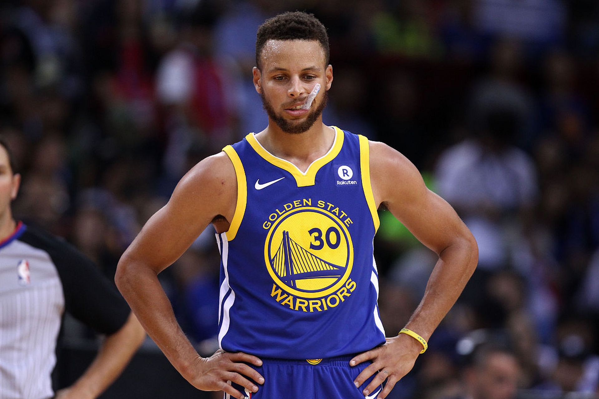 梅州客家因财务危机降级，未能延续奇迹，暴露中国足球现实困境。（财务危机致梅州客家降级，奇迹难续，折射中国足球困局）