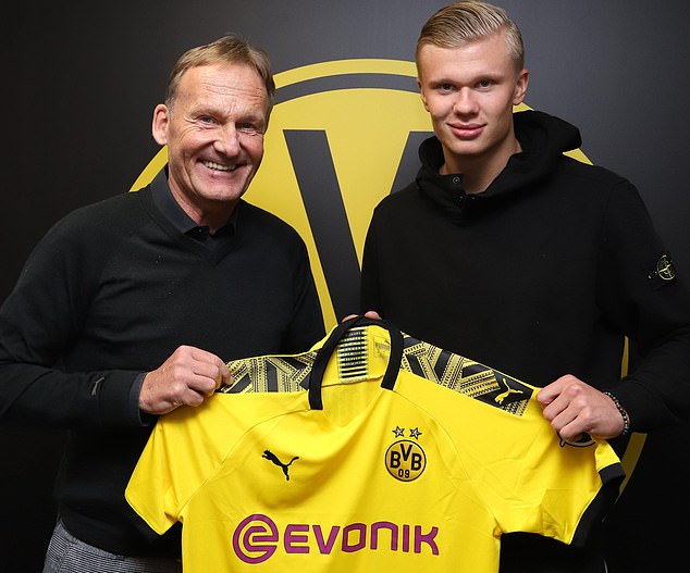 意天空列合同年最佳11人：迈尼昂、科纳特、DV9、莱万在列（意大利天空体育评选年度最佳11人：迈尼昂、科纳特、DV9、莱万入选）