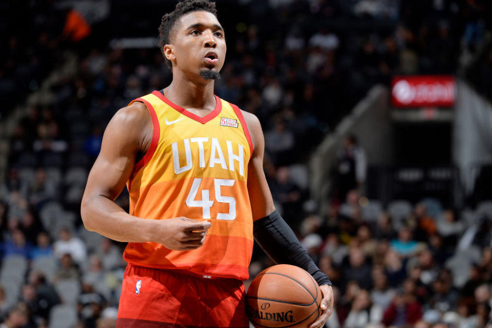 开场16分钟35秒，巴萨遭遇欧冠单场比赛最快的两个丢球（16分35秒内连丢两球，巴萨创欧冠单场最快丢球纪录）