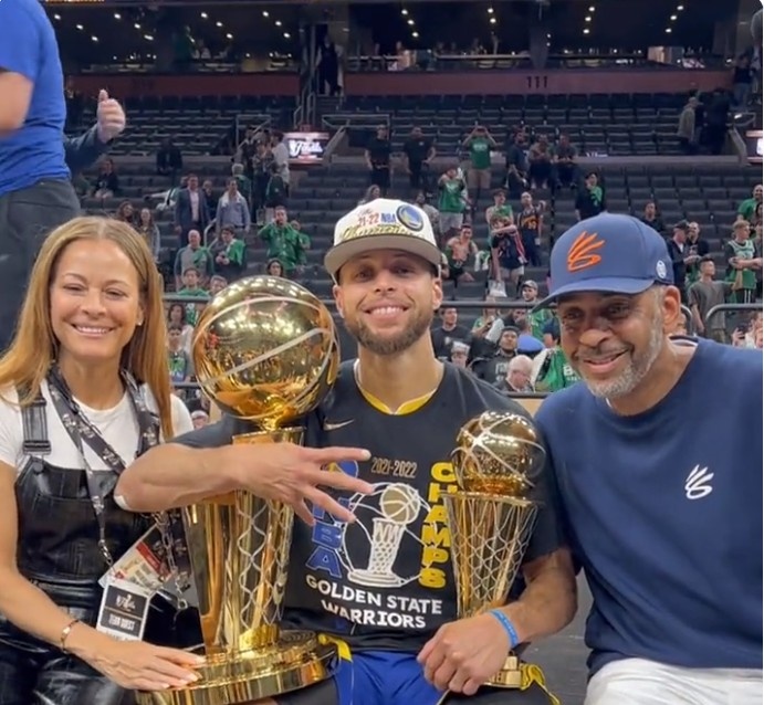 本次抽签将48支球队分为A至L共12个小组，每组...（48支球队抽签分组：A至L共12组，每组…）