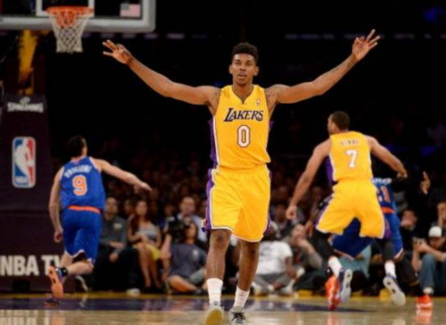 美媒：无论詹姆斯是否退役，这都将是他在湖人的最后一个赛季（美媒：无关退役与否，詹姆斯这一季是湖人生涯终章）