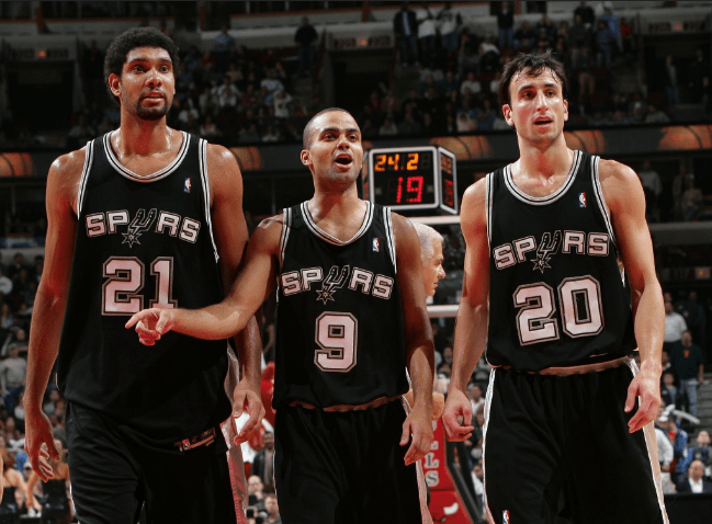 米体：国米想让邓弗里斯在意超杯半决赛对阵博洛尼亚时复出（米兰体育报：国际米兰计划让邓弗里斯在意大利超级杯半决赛战博洛尼亚时复出）