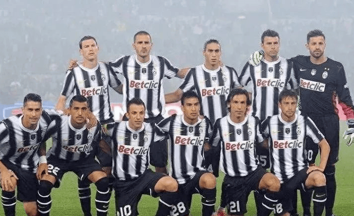 跟队记者：米兰将在周五和维尔图斯恩泰拉进行友谊赛（随队记者：米兰将于周五与维尔图斯恩泰拉进行热身赛）