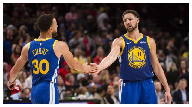 高效！约基奇16投11中砍下准三双，末节连中三分定乾坤（手感火热！约基奇16中11砍准三双，末节连飙三分锁定胜局）