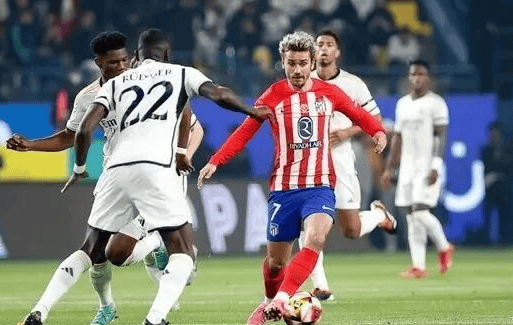 尤文官方：弗朗西斯科-孔塞桑当选队内10月最佳球员