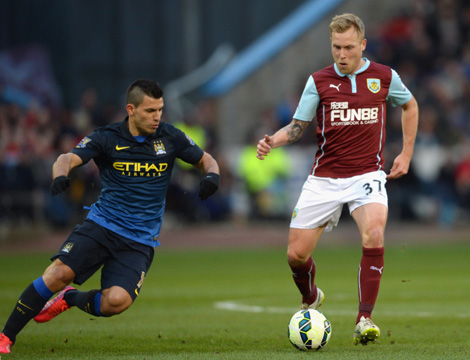 邮报：曼联正与纽卡争夺谢什科，为遵守PSR愿低价出售霍伊伦